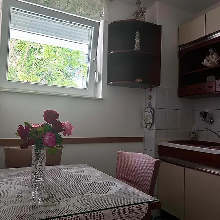 Old Town Vjera Apartman *